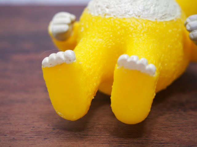 快獣ブースカのフィギュア（黄色）の足裏の刻印